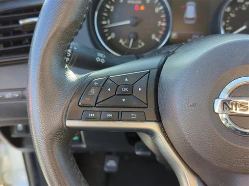 Used 2020 Nissan Rogue SV image 13