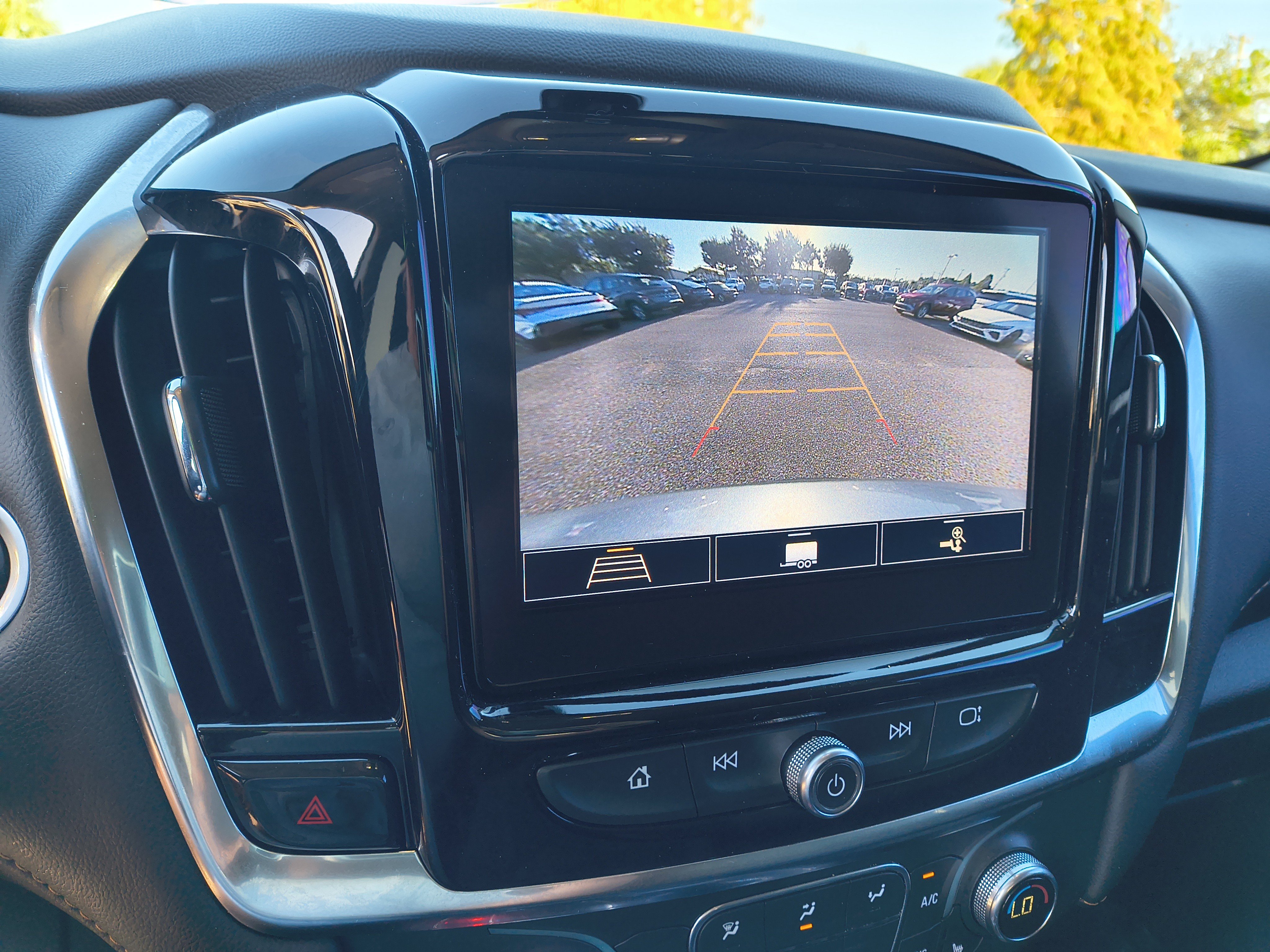 Used 2021 Chevrolet Traverse LT FWD image 25