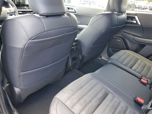 New 2025 Mitsubishi Outlander SE image 22