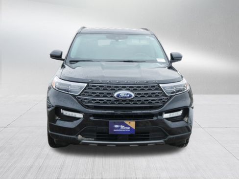 Used 2023 Ford Explorer XLT w/ Equipment Group 202A image 10