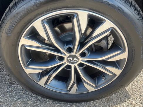 Used 2018 INFINITI QX30 AWD image 20