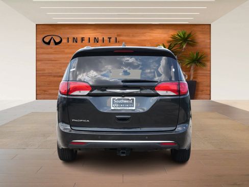 Used 2017 Chrysler Pacifica Touring-L Plus w/ Tire & Wheel Group image 6