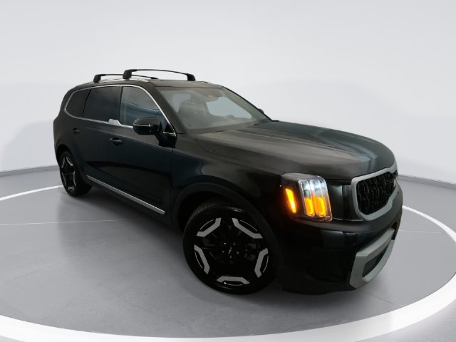 Used 2024 Kia Telluride EX w/ EX Captain's Chair Package AWD/4WD image 1