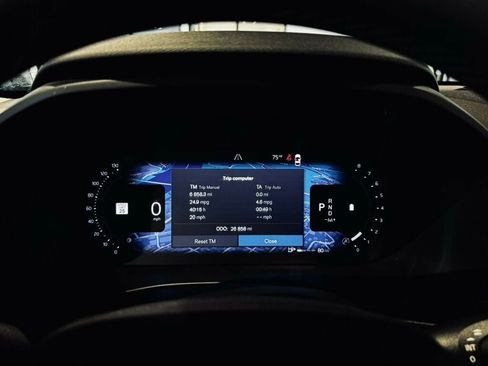 Used 2023 Volvo XC40 B5 Plus w/ Driver Assist Package AWD/4WD image 14