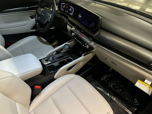 Used 2025 Kia Telluride S image 22