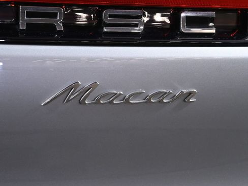 Used 2024 Porsche Macan AWD/4WD image 44