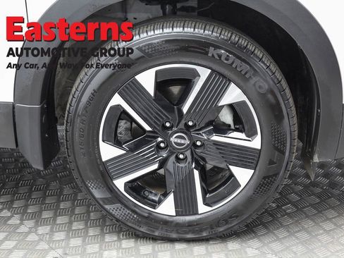 Used 2025 Nissan Kicks SV image 29