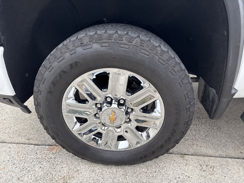 Used 2024 Chevrolet Silverado 2500 High Country w/ Technology Package image 11