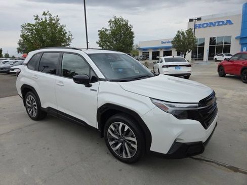 Used 2025 Subaru Forester Touring AWD/4WD image 3