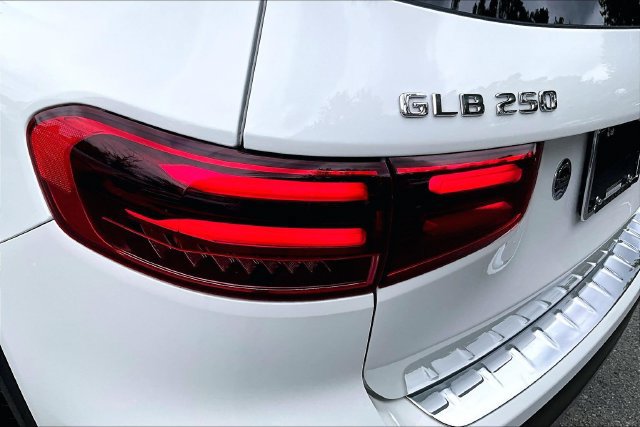 Used 2026 Mercedes-Benz GLB 250 4MATIC image 25