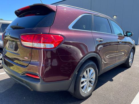 Used 2017 Kia Sorento FWD image 5