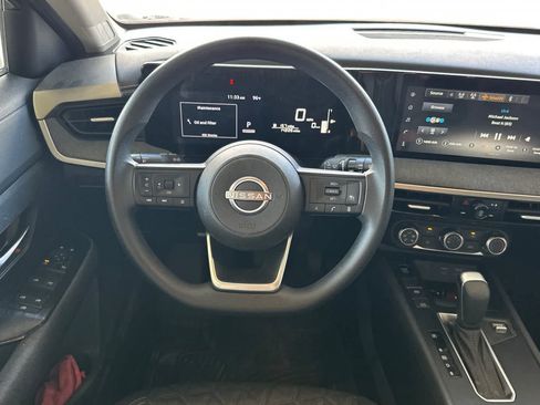 Used 2025 Nissan Kicks SV FWD image 16