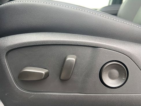 New 2026 Chevrolet Traverse LT w/ Sun and Wheel Package image 9