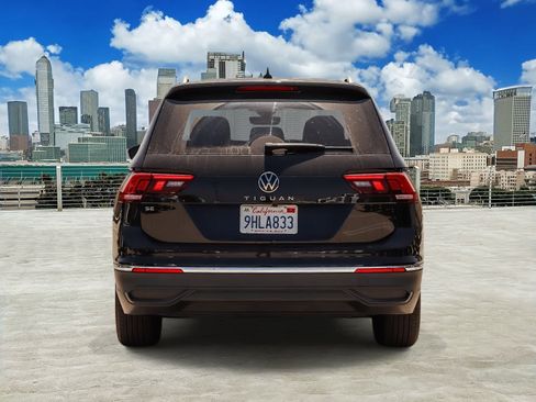 Used 2023 Volkswagen Tiguan SE w/ Panoramic Sunroof Package FWD image 5