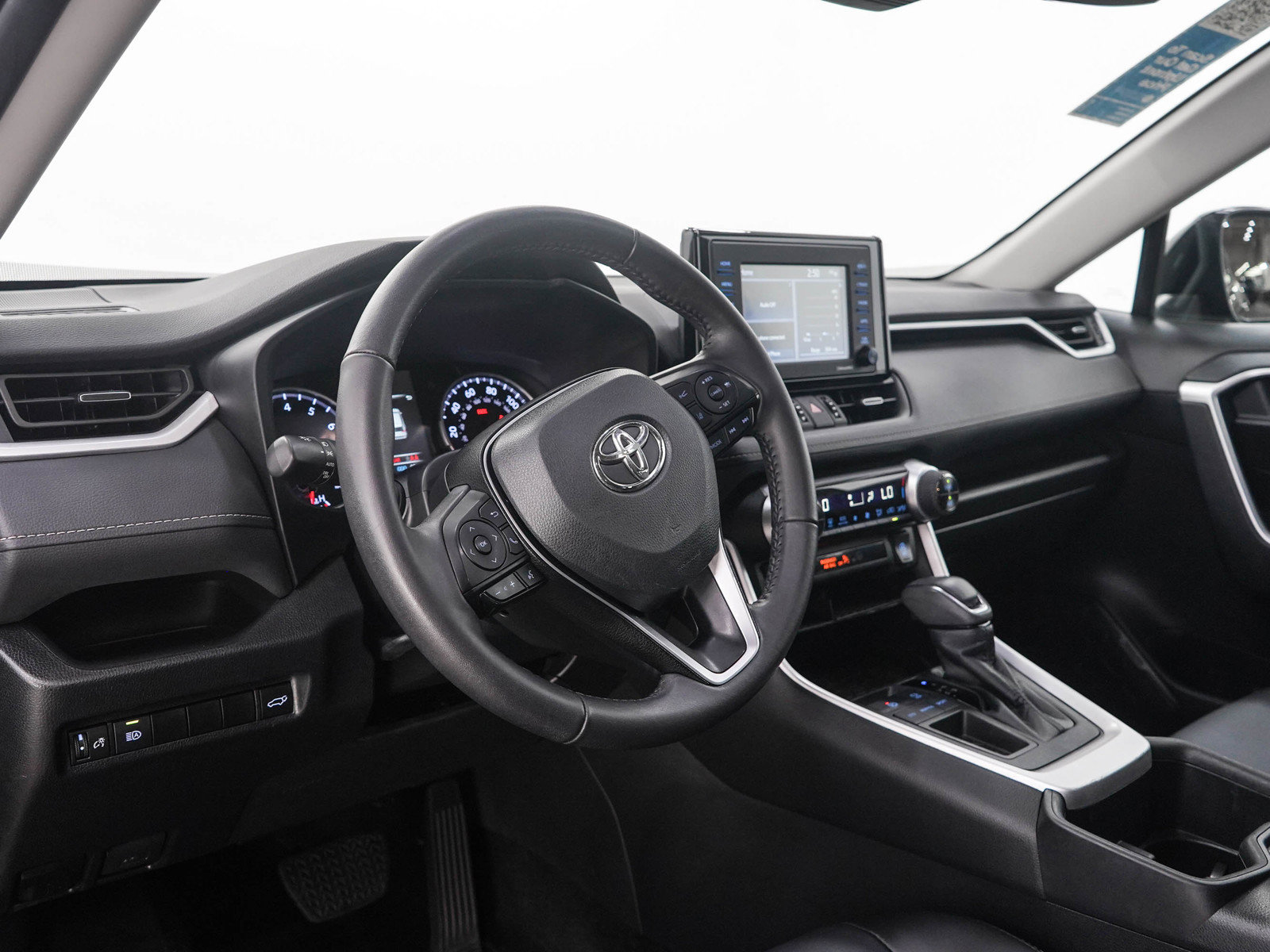 Used 2022 Toyota RAV4 XLE Premium FWD image 25