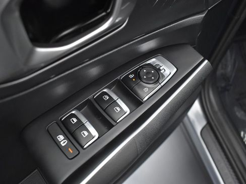 Used 2025 Kia Sorento LX image 9