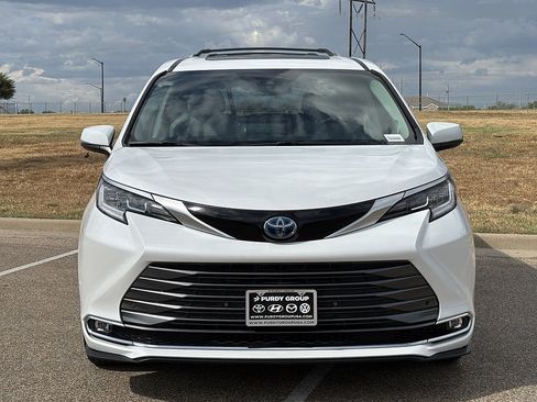 Certified 2023 Toyota Sienna Limited FWD image 20
