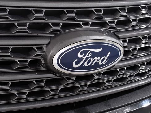 Used 2022 Ford Explorer XLT w/ Equipment Group 202A AWD/4WD image 22
