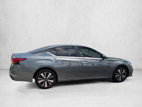 Used 2021 Nissan Altima 2.5 SV FWD image 4