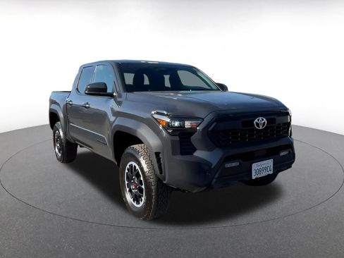 Used 2025 Toyota Tacoma TRD Off-Road image 3
