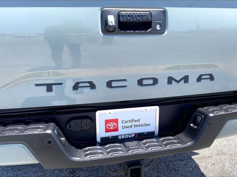 Used 2023 Toyota Tacoma TRD Off-Road w/ Technology Package AWD/4WD image 10