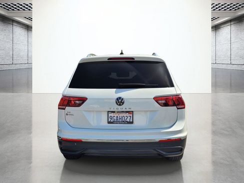 Certified 2023 Volkswagen Tiguan SE w/ Panoramic Sunroof Package FWD image 8