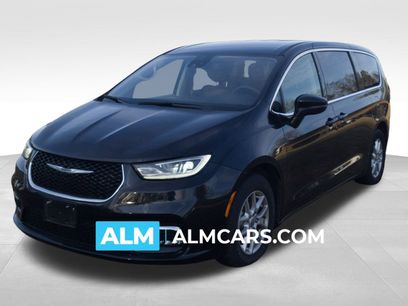Used 2023 Chrysler Pacifica Touring-L