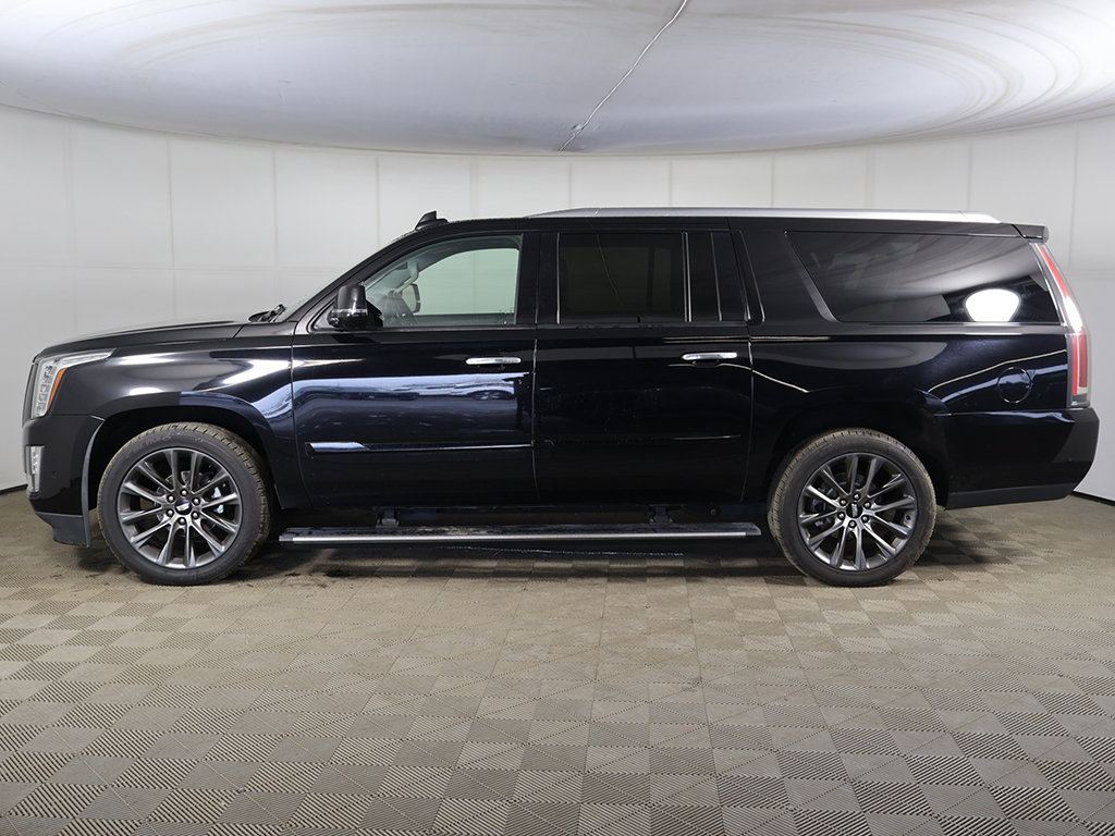 Used 2019 Cadillac Escalade ESV Premium Luxury w/ Escalade Sport Edition AWD/4WD image 16