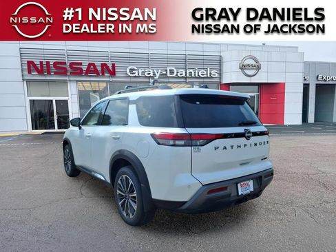 New 2026 Nissan Pathfinder Platinum FWD image 5