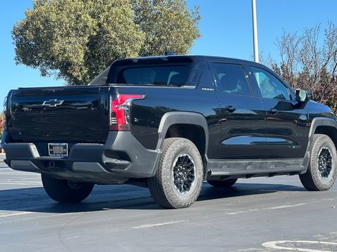 Used 2026 Chevrolet Silverado EV Trail Boss AWD/4WD image 4