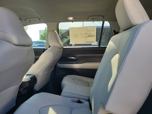 New 2026 Toyota Grand Highlander AWD Hybrid image 15