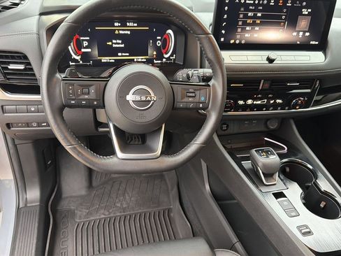 Used 2024 Nissan Rogue SL w/ SL Premium Package image 19