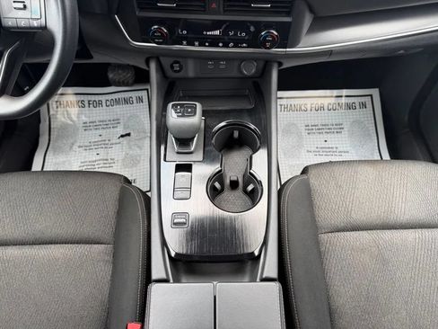 Used 2024 Nissan Rogue SV FWD image 25