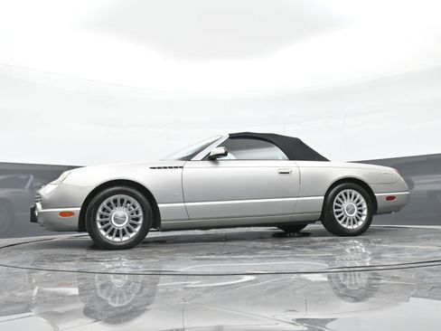 Used 2004 Ford Thunderbird image 31