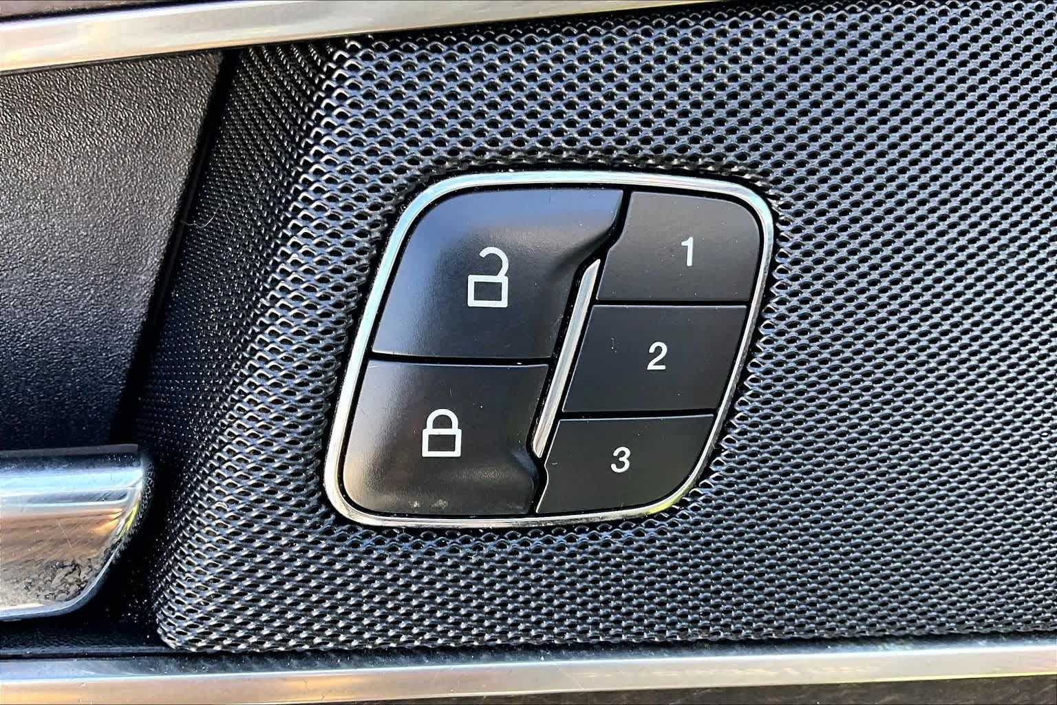 Used 2016 Lincoln MKX Reserve w/ Technology Package FWD image 31