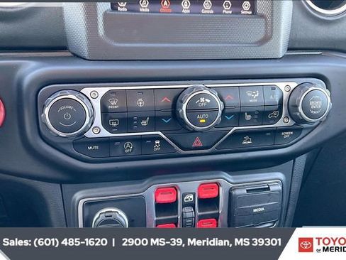 Used 2020 Jeep Gladiator Overland w/ Cold Weather Group image 22