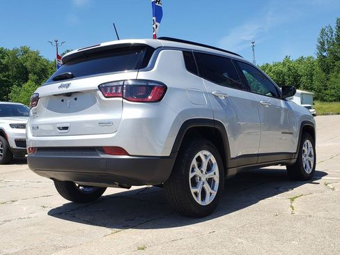Used 2024 Jeep Compass Latitude AWD/4WD image 3