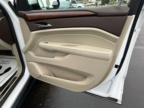 Used 2011 Cadillac SRX Luxury image 24