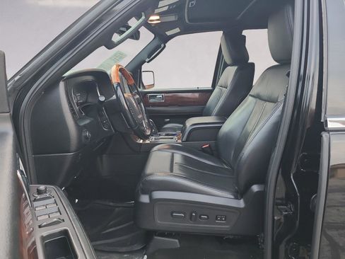 Used 2016 Lincoln Navigator Select image 11