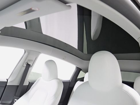 Used 2025 Tesla Model Y Performance image 29