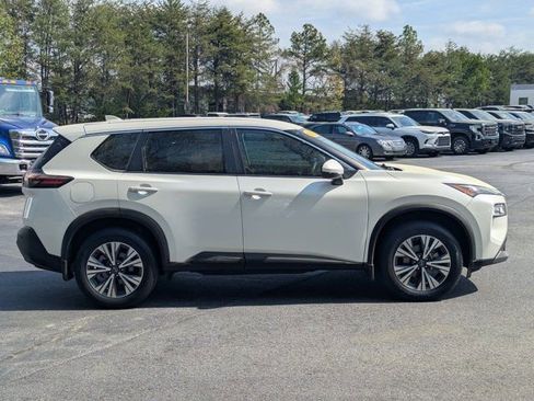 Used 2022 Nissan Rogue SV image 8