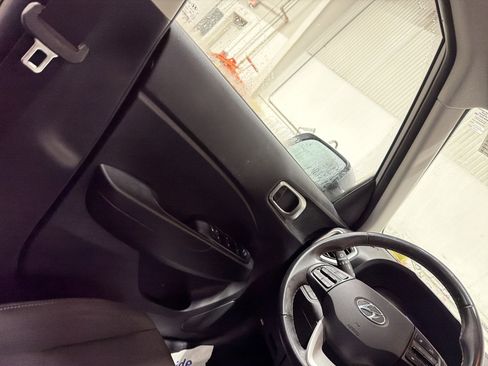 Used 2023 Hyundai Venue SEL w/ Cargo Package image 20