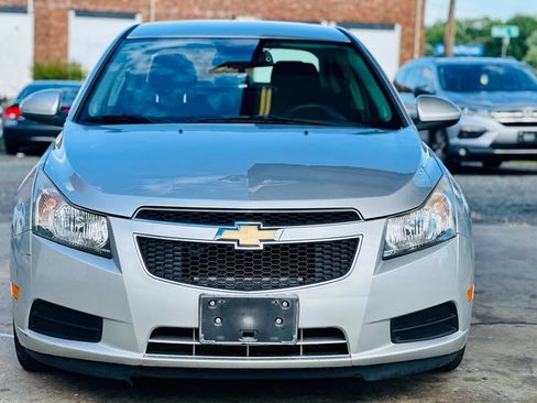 Used 2014 Chevrolet Cruze LT FWD image 2