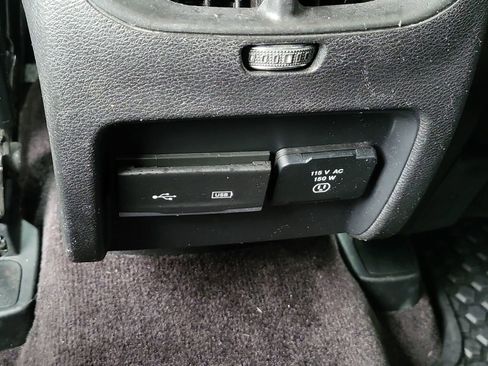 Used 2019 Jeep Cherokee Latitude Plus w/ Comfort/Convenience Group FWD image 20