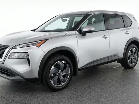 Used 2025 Nissan Rogue SV FWD image 3