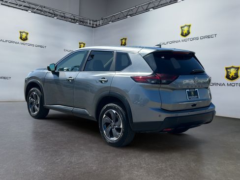 Used 2025 Nissan Rogue SV FWD image 3