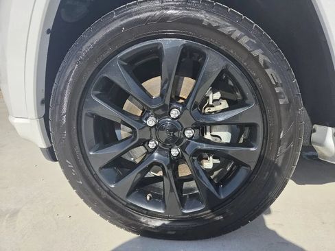 Used 2021 Jeep Grand Cherokee Laredo X AWD/4WD image 10