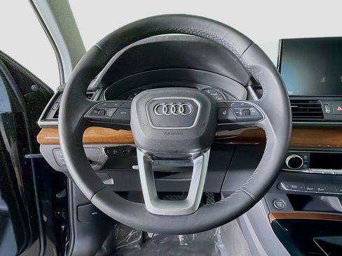 Used 2023 Audi Q5 2.0T Premium w/ Convenience Package AWD/4WD image 11
