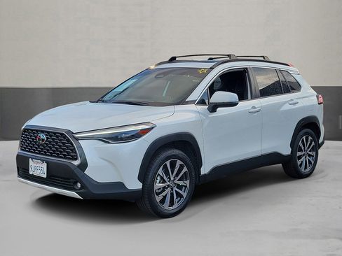 Used 2023 Toyota Corolla Cross XLE w/ Convenience Package image 1