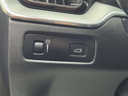 Used 2019 Volvo XC60 T6 R-Design w/ Protection Package image 23